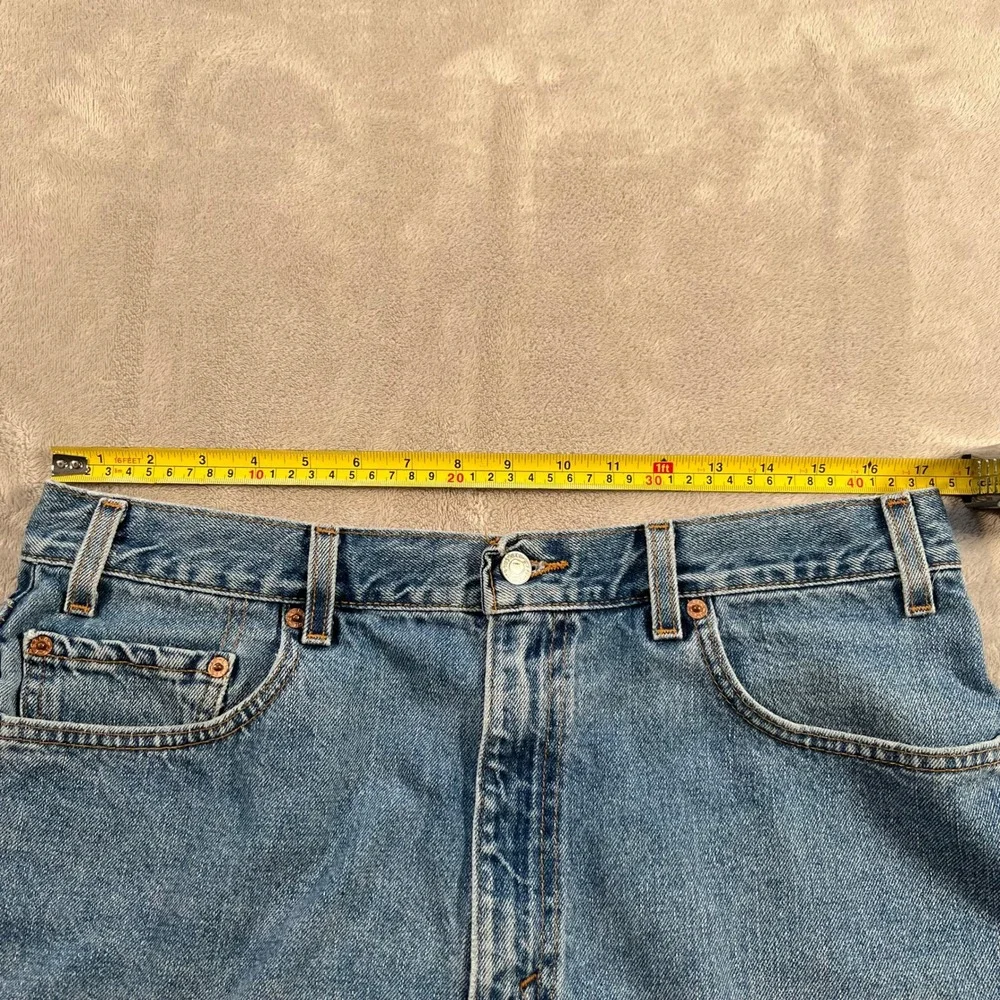 Vintage Levis 550 Relaxed Fit Denim Shorts Mens 34 Medium Wash Blue Cotton 90s